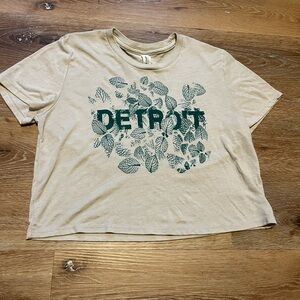 Detroit Leaf Design Cropped Tee Size Small